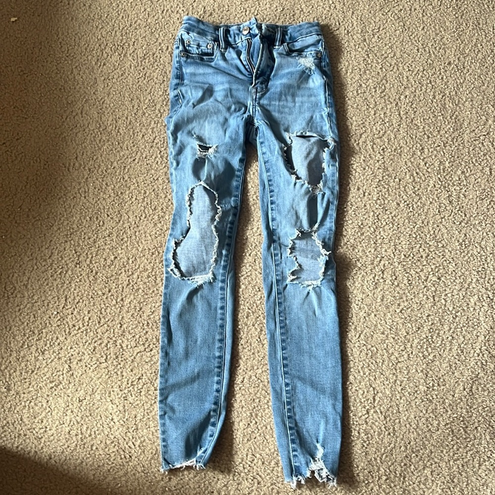 American eagle light washed ripped jeans